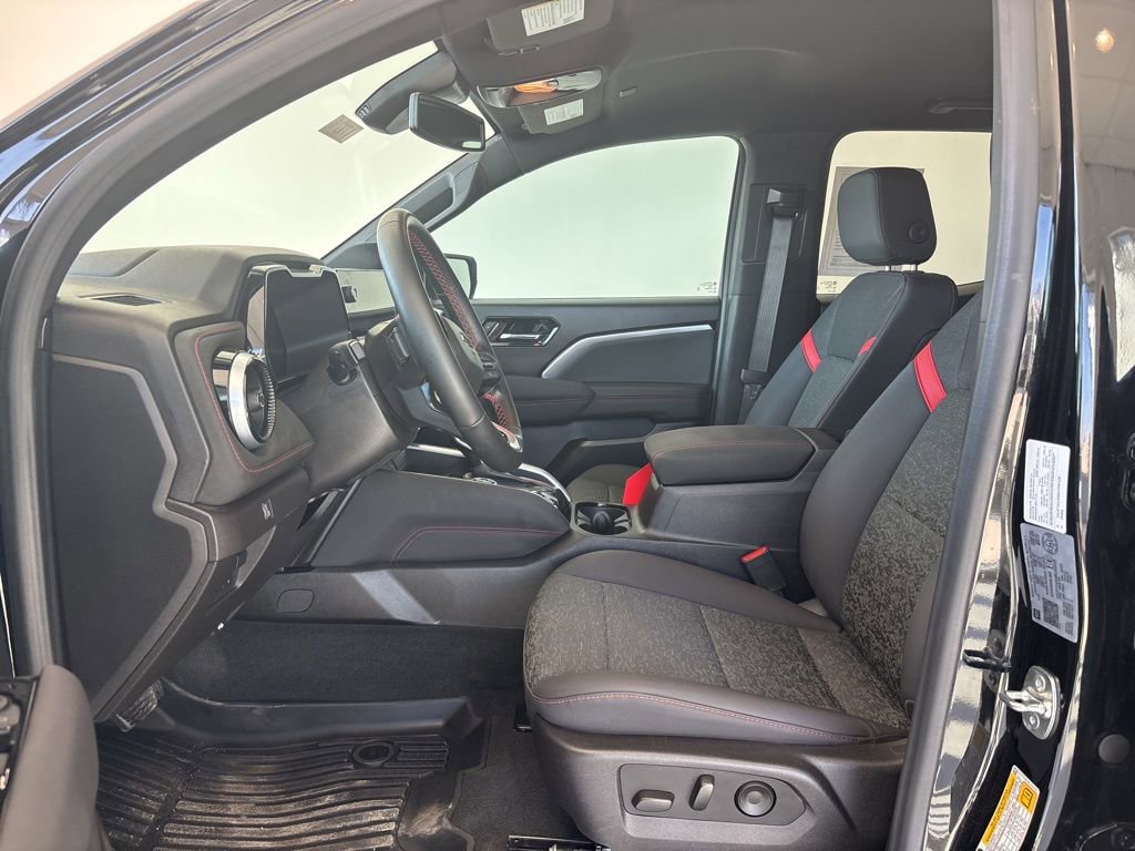 Used 2024 Chevrolet Colorado Z71 w/ Z71 Convenience Package 2 AWD/4WD image 8