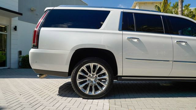 Used 2019 Cadillac Escalade ESV Premium Luxury image 27