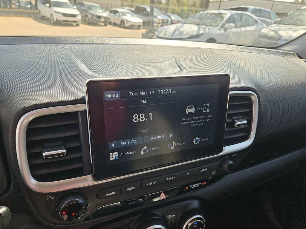 Used 2025 Hyundai Venue SEL image 21