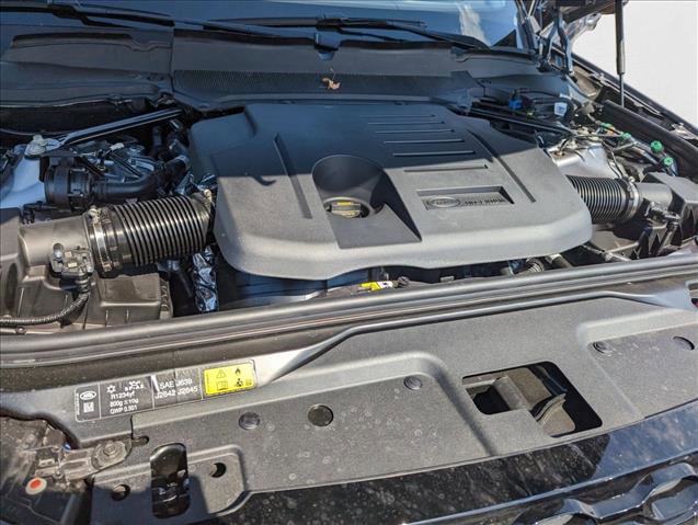 New 2025 Land Rover Discovery Dynamic SE image 18