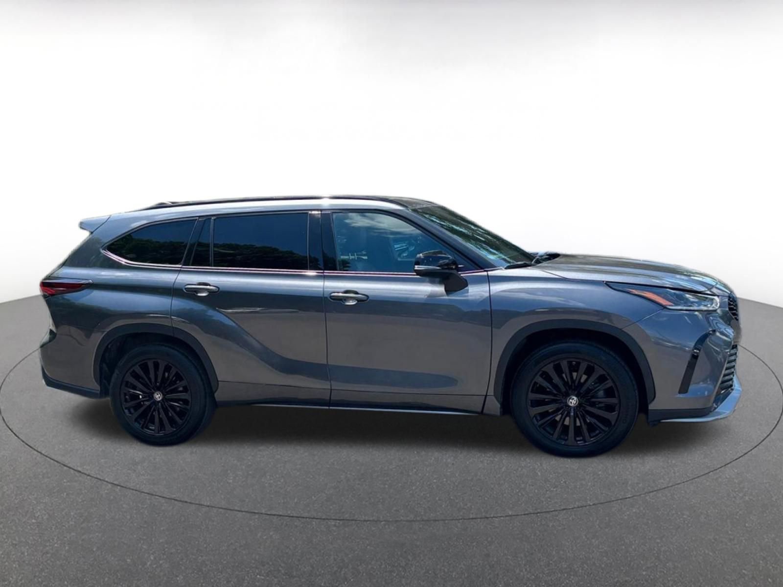 Used 2024 Toyota Highlander XSE FWD image 23