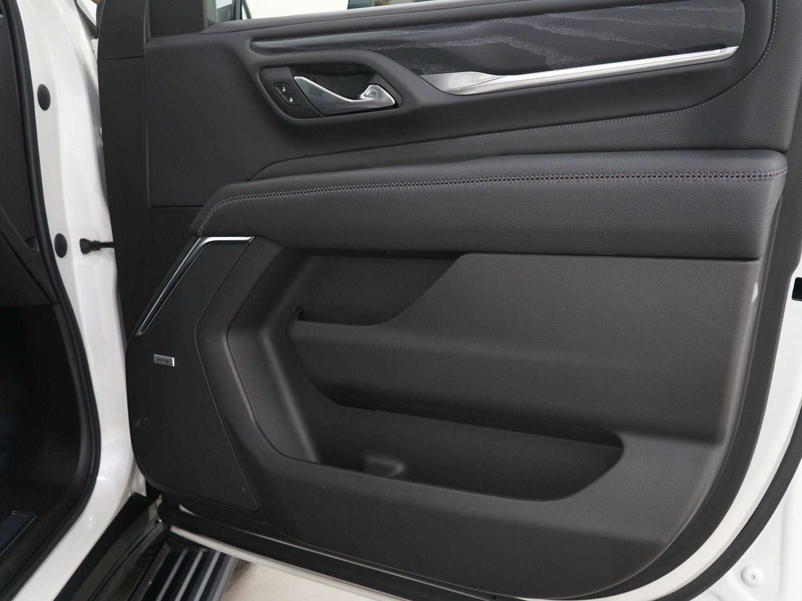 Used 2021 GMC Yukon Denali w/ Denali Premium Package image 9