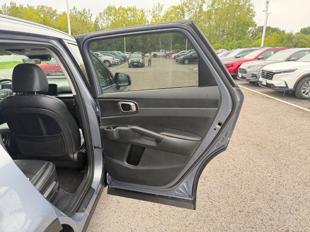 Used 2024 Kia Sorento S FWD image 28