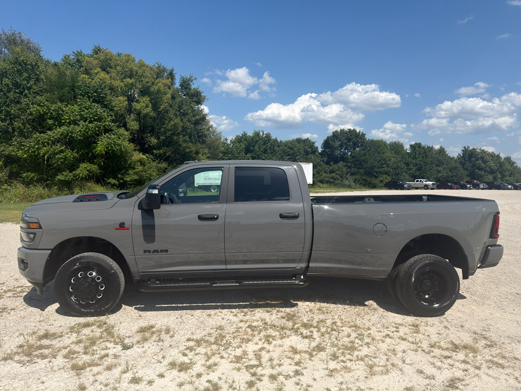 New 2027 RAM 3500 Big Horn w/ Night Edition AWD/4WD image 4