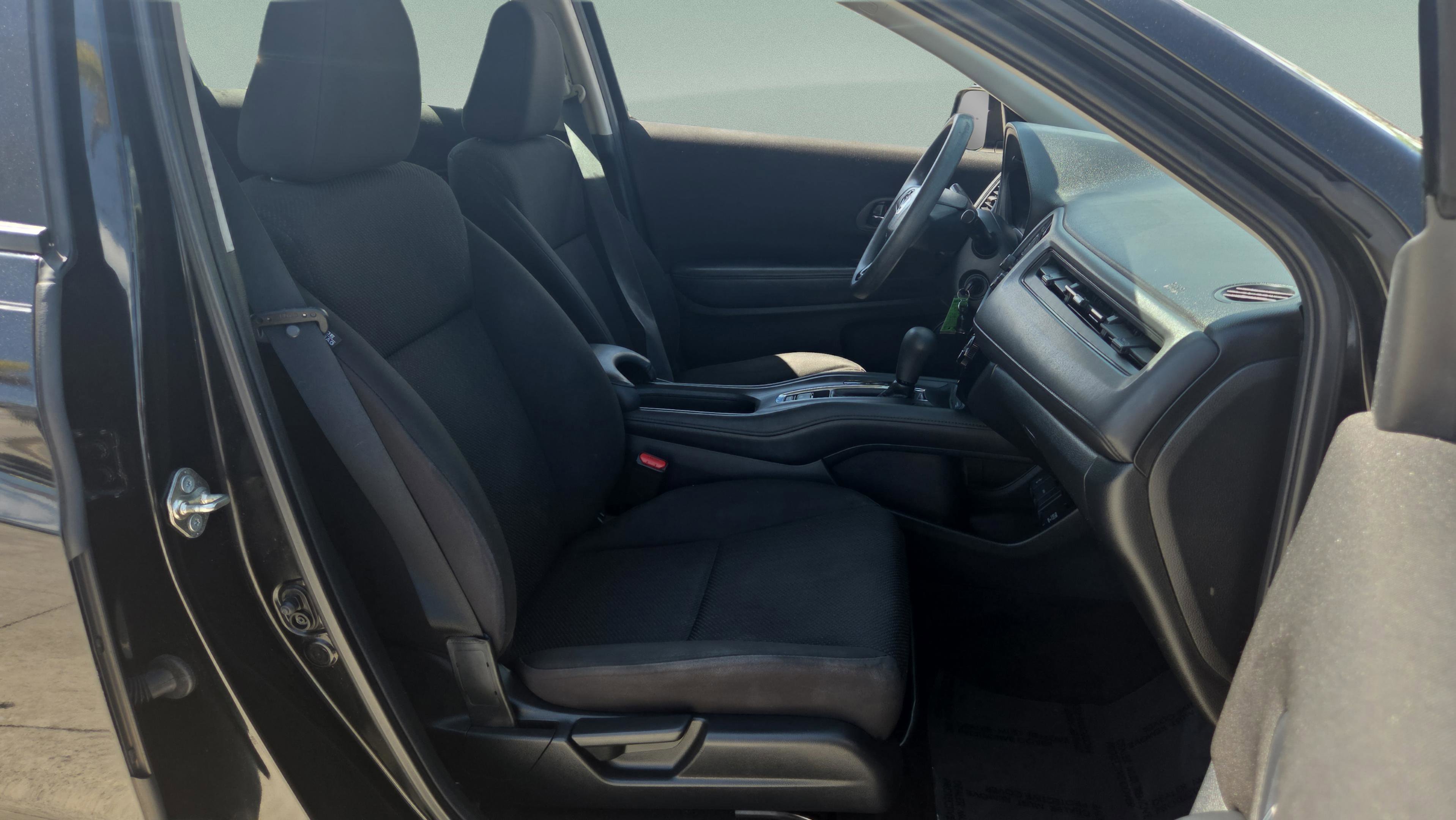 Used 2017 Honda HR-V LX image 18