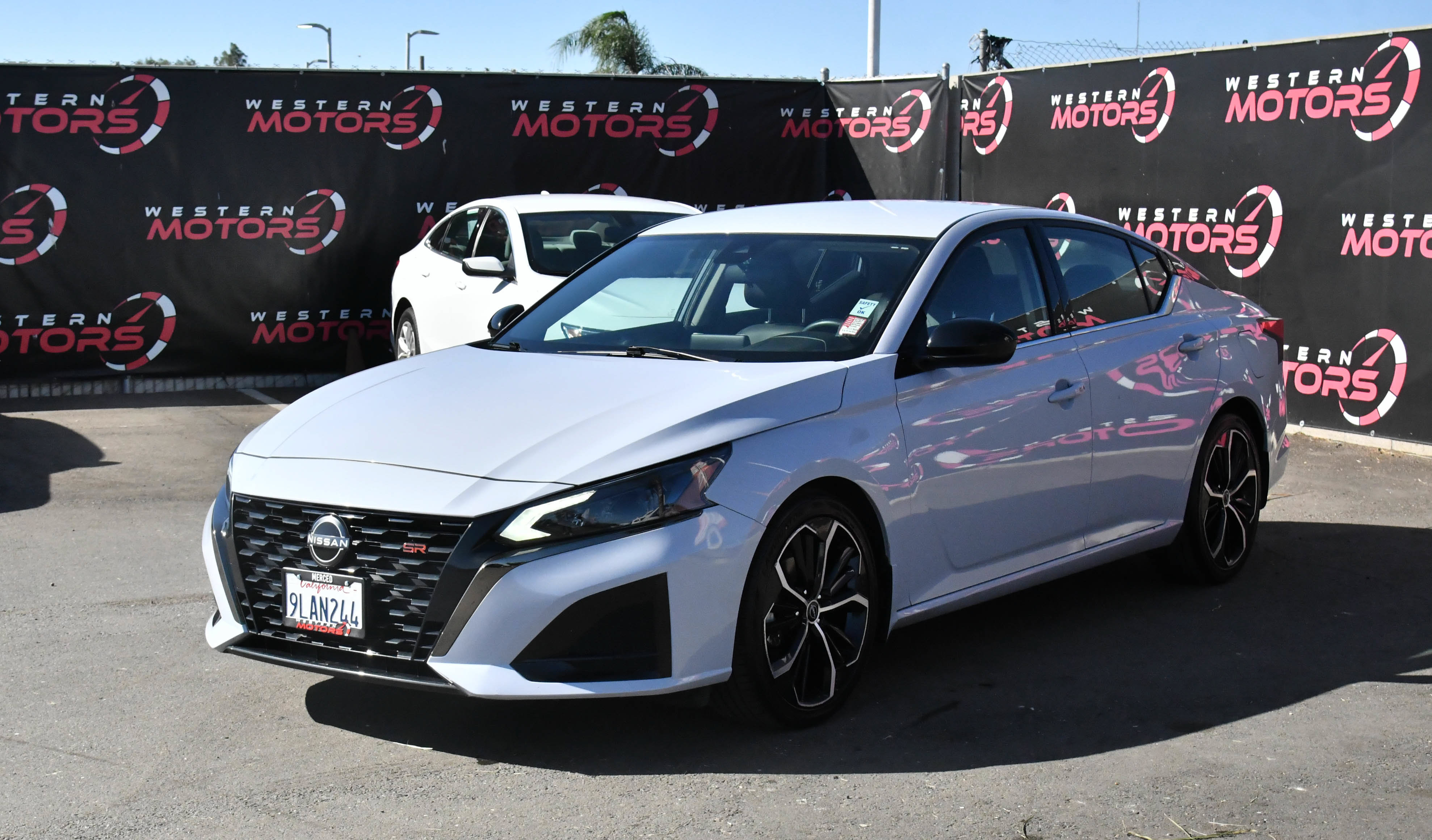 Used 2024 Nissan Altima 2.5 SR FWD image 3