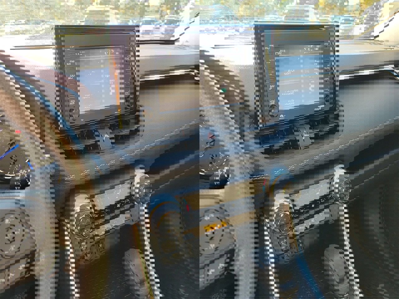 Used 2020 Toyota RAV4 XLE image 25