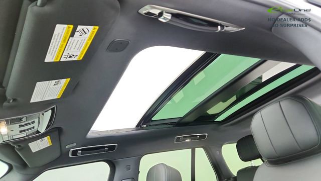 Used 2025 Land Rover Range Rover SE image 55