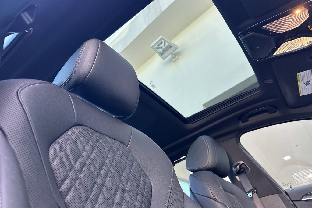 Used 2023 BMW 530e w/ M Sport Package image 17