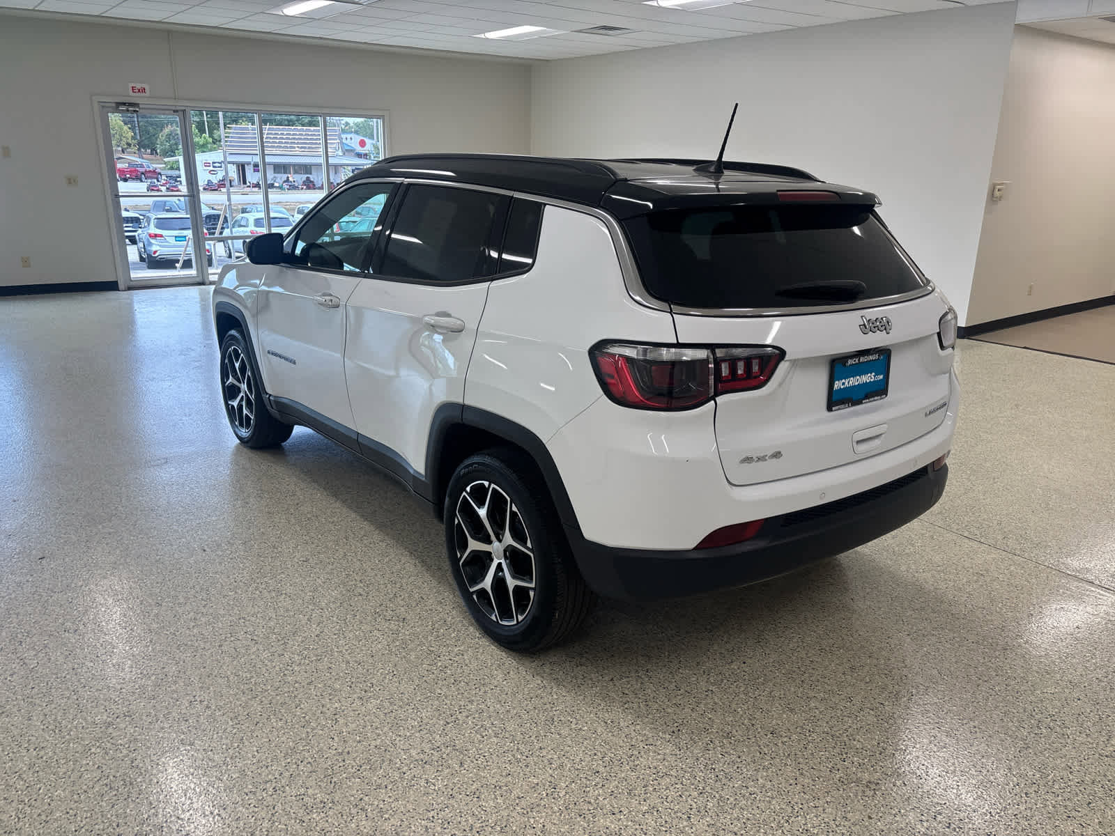 Used 2024 Jeep Compass Limited image 10