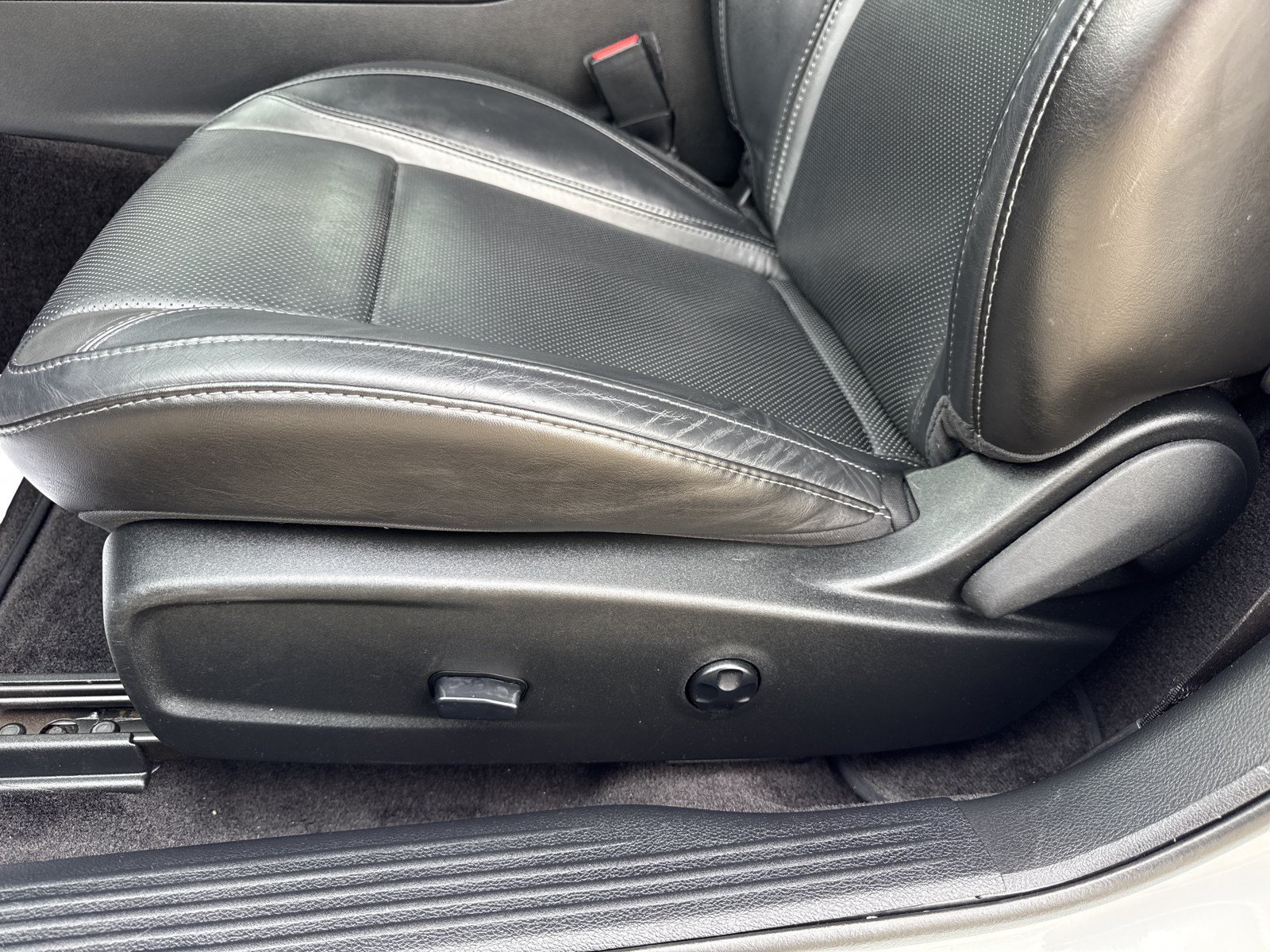 Used 2019 Dodge Challenger SXT w/ Plus Package RWD image 12