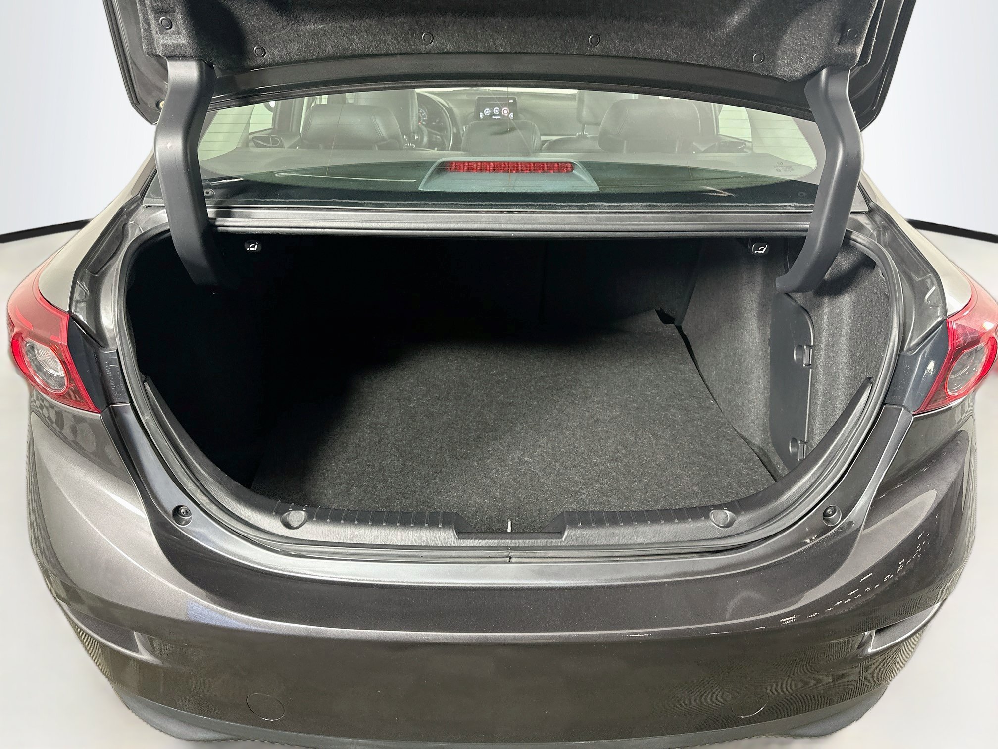 Used 2018 MAZDA MAZDA3 Touring FWD image 27