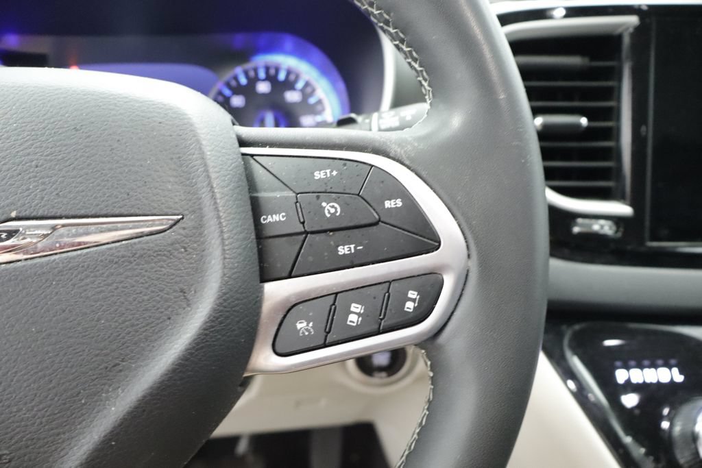 Certified 2023 Chrysler Pacifica Touring-L FWD image 30