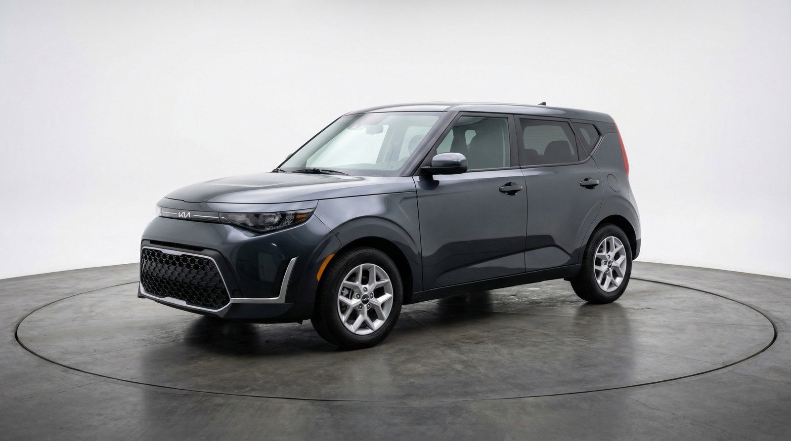 Used 2025 Kia Soul LX w/ LX Technology Package FWD image 3