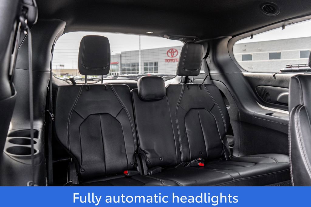 Used 2020 Chrysler Pacifica Touring-L w/ Premium Audio Group AWD/4WD image 13