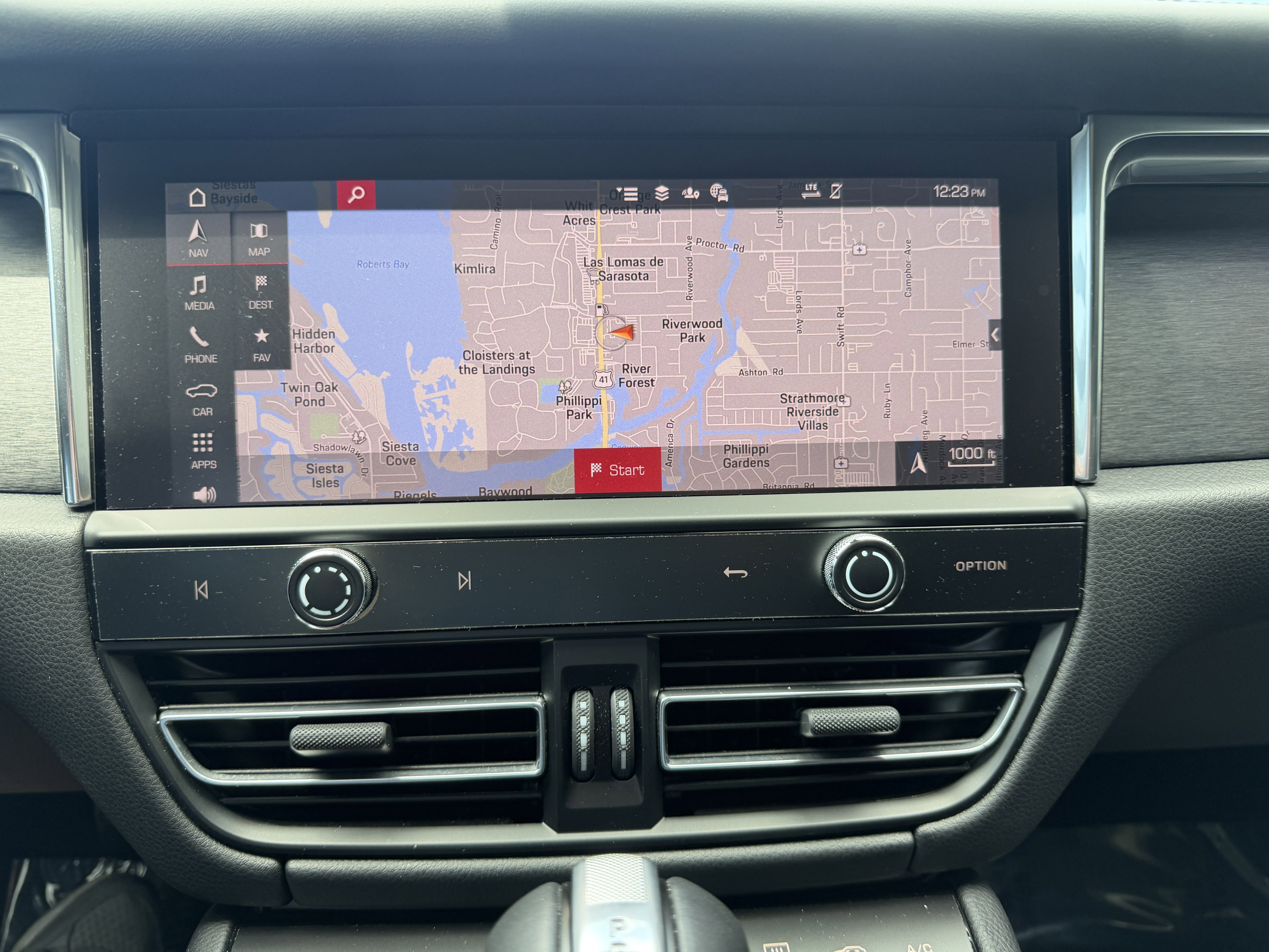 Certified 2025 Porsche Macan GTS AWD/4WD image 28