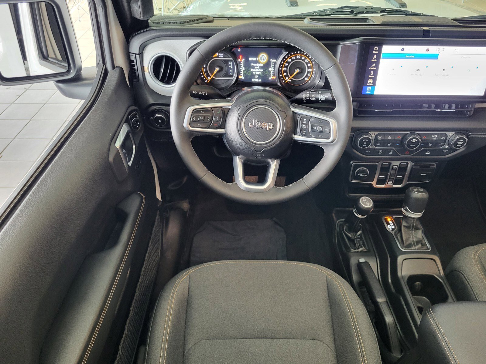 Used 2025 Jeep Wrangler Sahara image 14