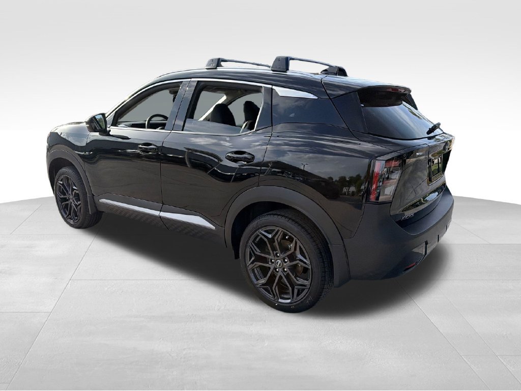 New 2026 Nissan Kicks SR w/ Cold Weather Package FWD image 5