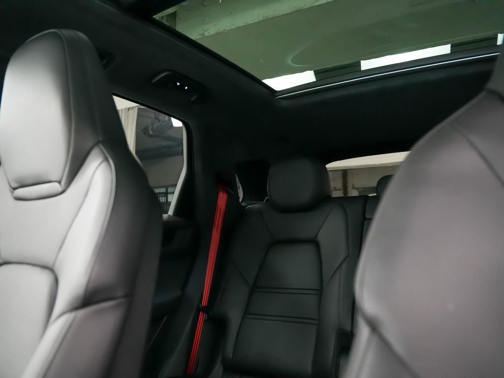 New 2026 Porsche Cayenne GTS AWD/4WD image 35