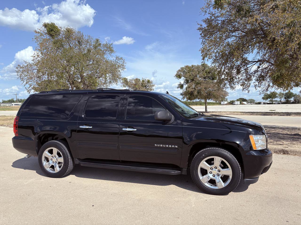 Used 2011 Chevrolet Suburban LS RWD image 35