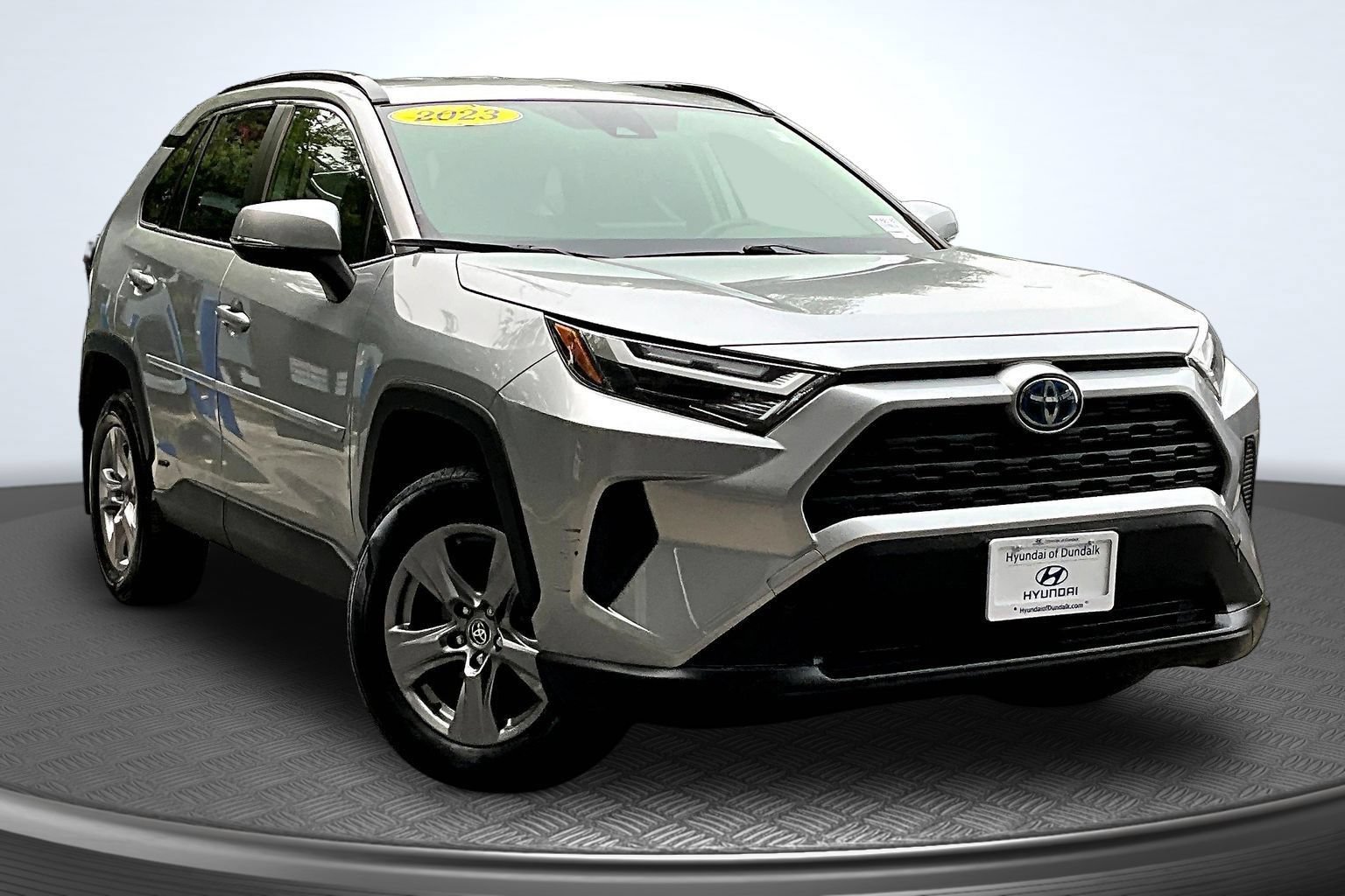 Used 2023 Toyota RAV4 XLE AWD/4WD image 2