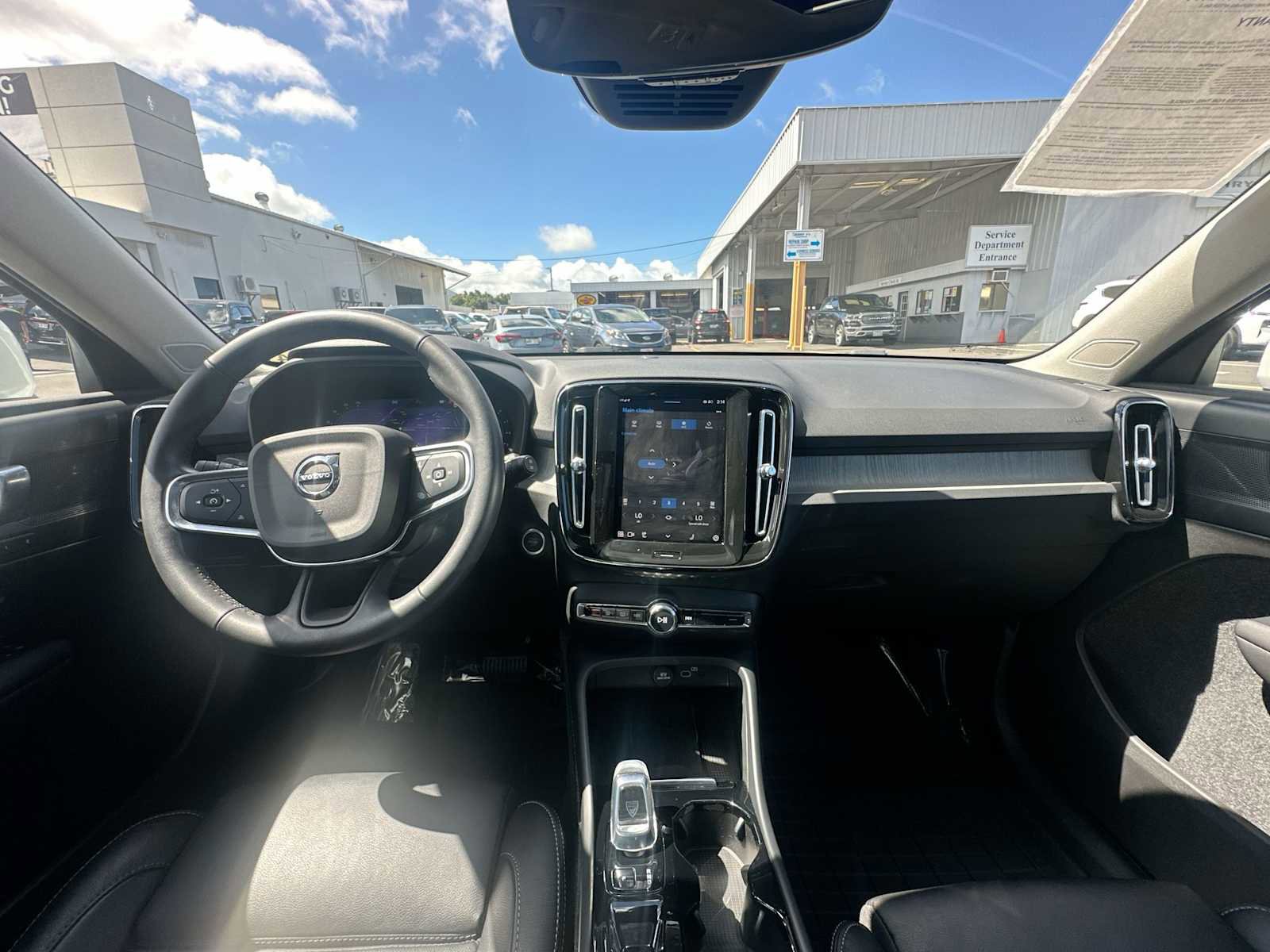 Used 2023 Volvo XC40 B4 Plus w/ Driver Assist Package image 11