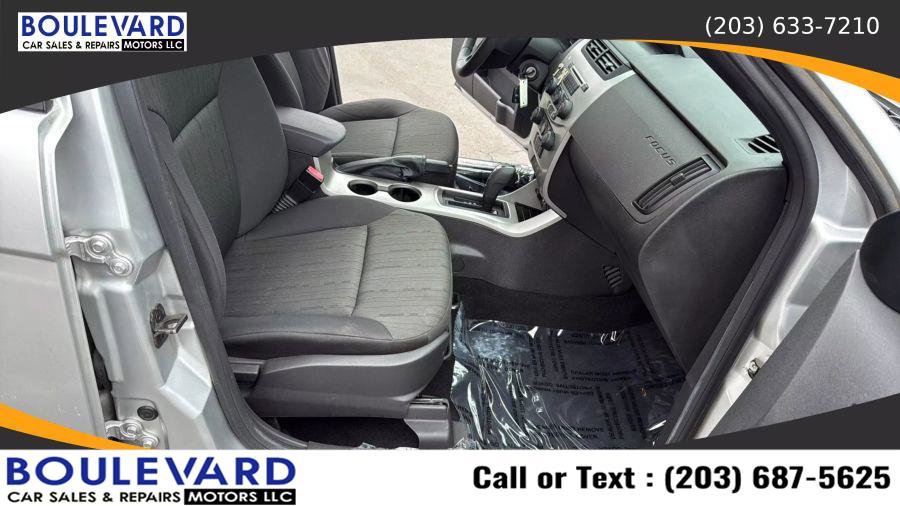 Used 2010 Ford Focus SE image 32
