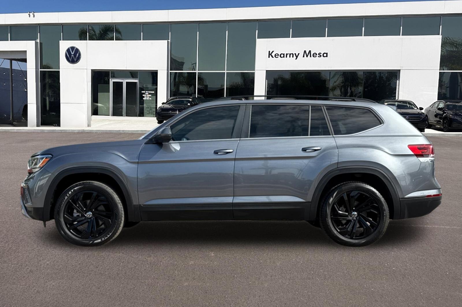 Used 2023 Volkswagen Atlas SE w/ Panoramic Sunroof Package image 7