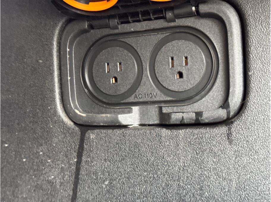 Used 2022 Rivian R1T Adventure image 27