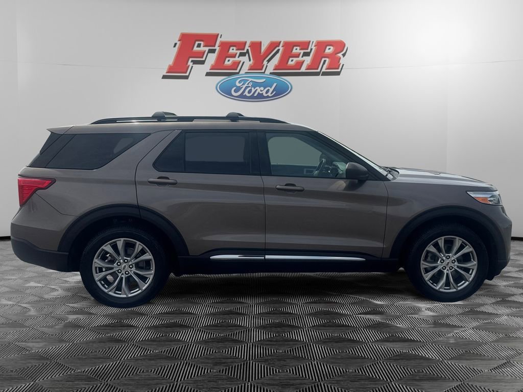 Certified 2021 Ford Explorer XLT w/ Equipment Group 202A AWD/4WD image 6