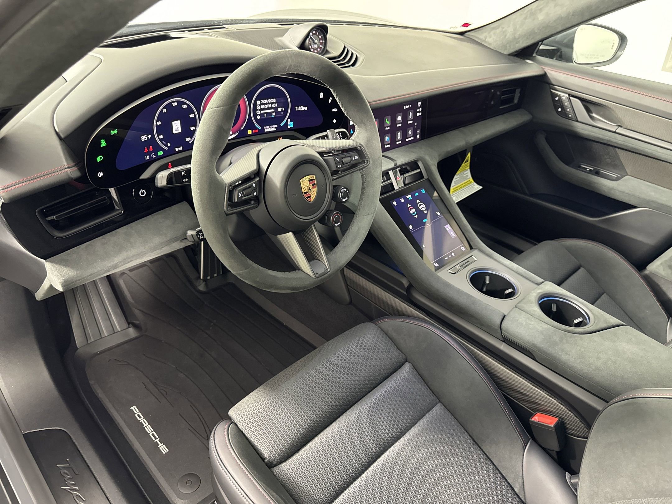 Used 2025 Porsche Taycan GTS image 4