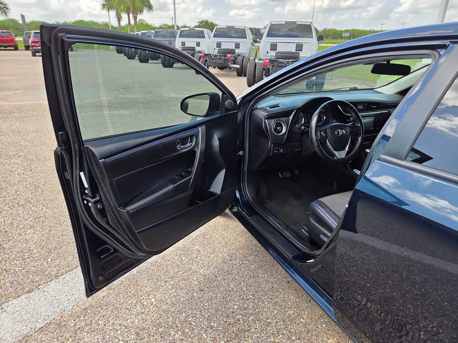 Used 2019 Toyota Corolla SE FWD image 12