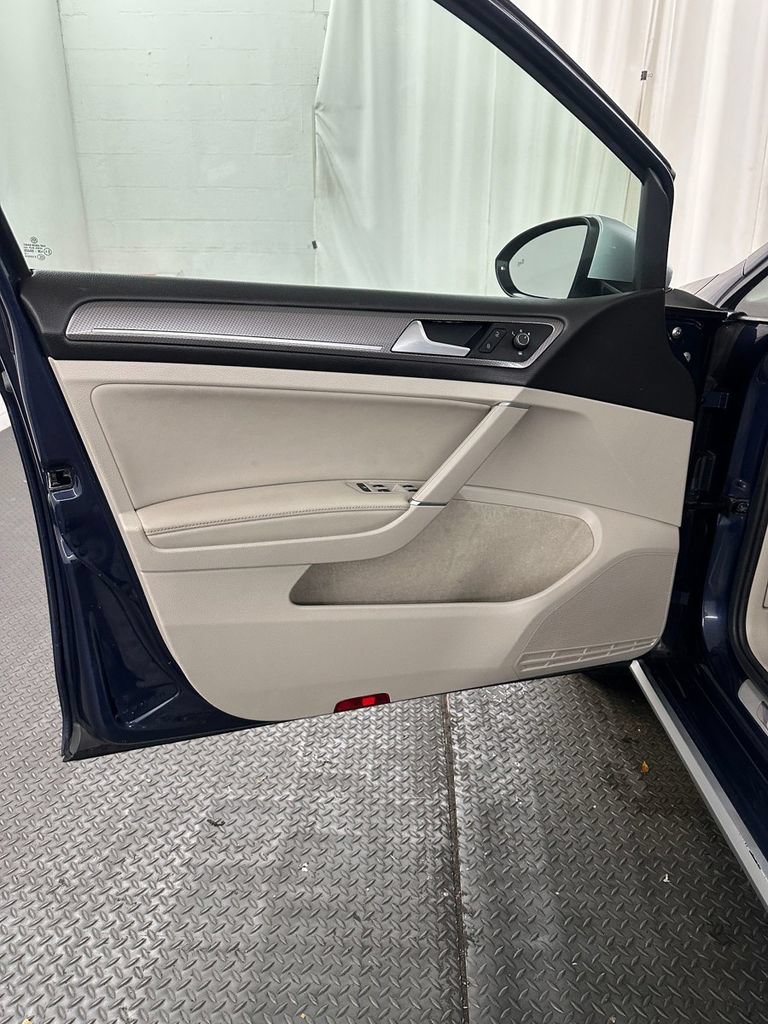 Used 2019 Volkswagen Golf Alltrack S AWD/4WD image 8