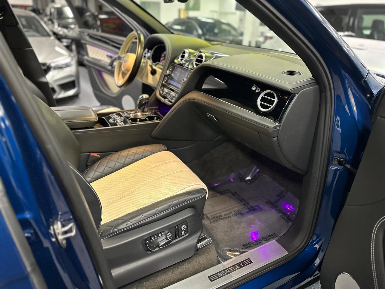 Used 2018 Bentley Bentayga AWD/4WD image 35