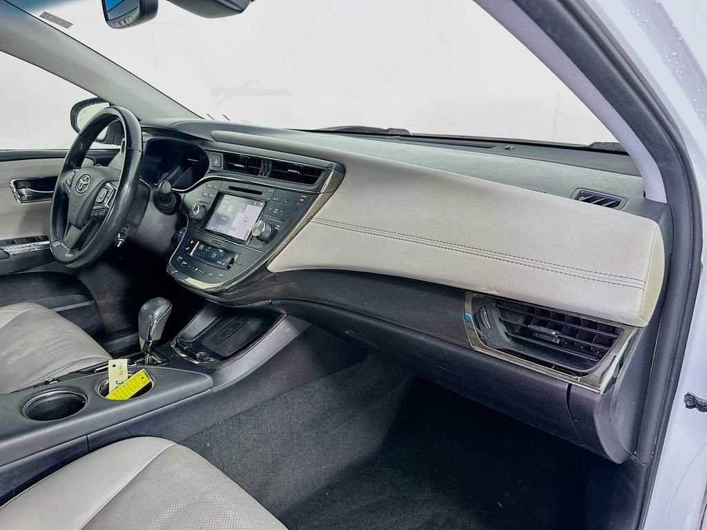 Used 2018 Toyota Avalon Limited image 28