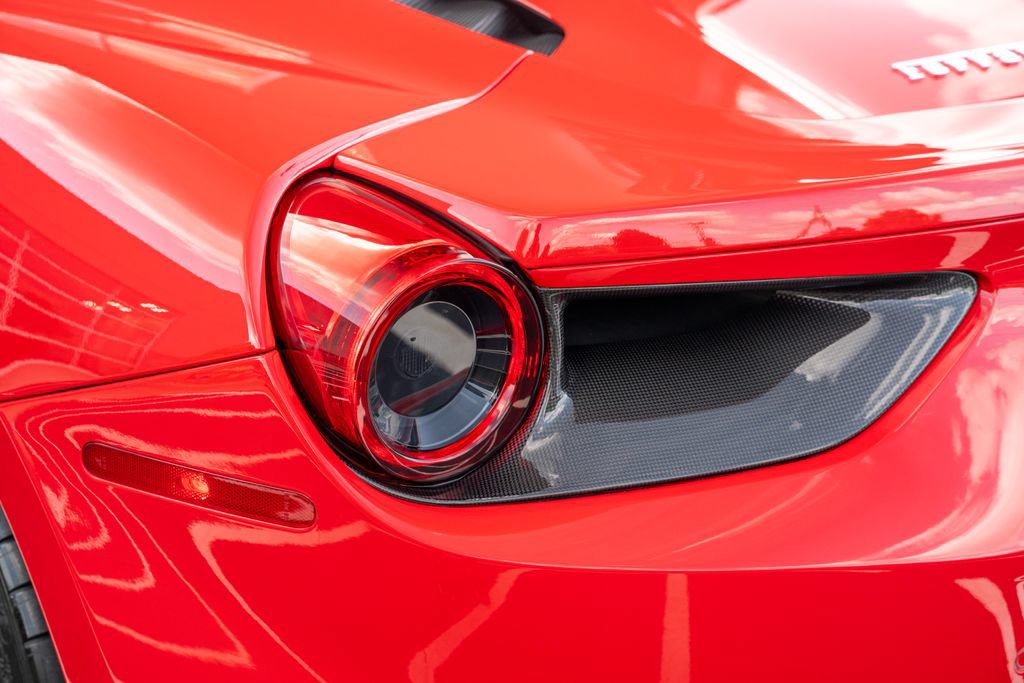 Used 2018 Ferrari 488 Spider RWD image 21