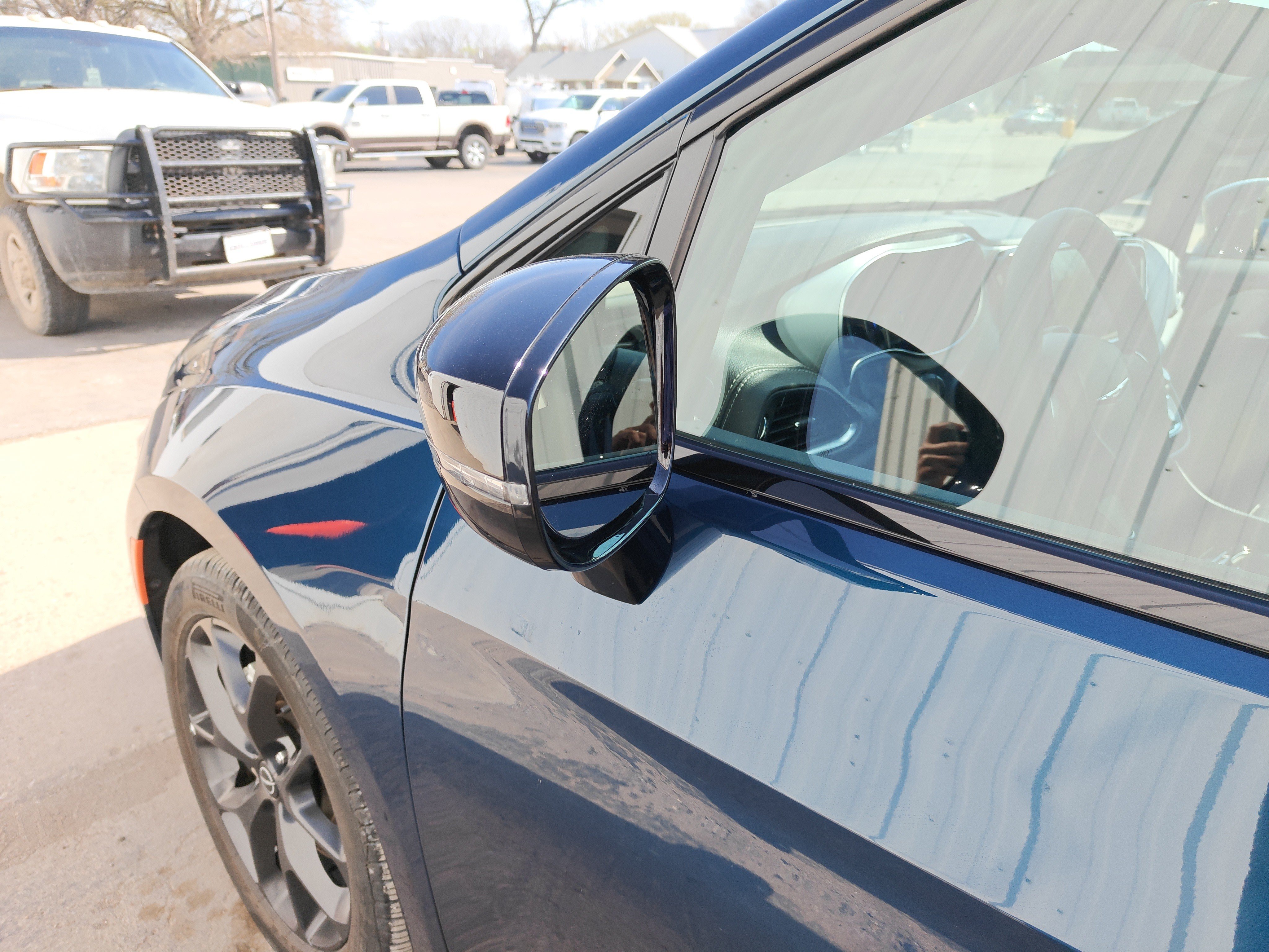 Used 2025 Chrysler Pacifica Limited FWD image 10