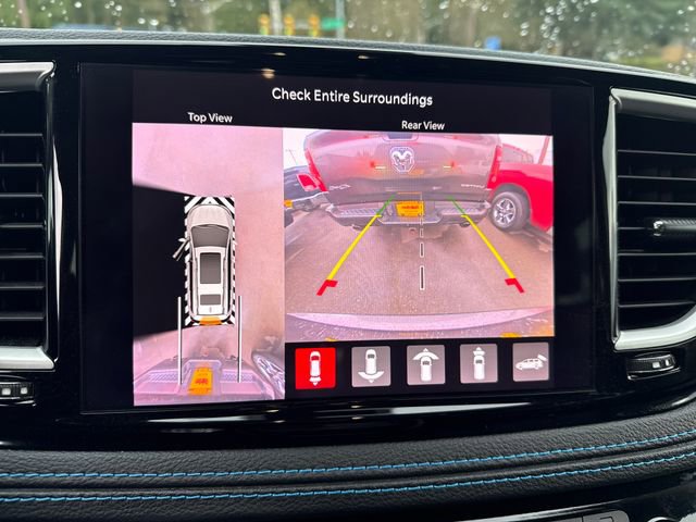 Used 2021 Chrysler Pacifica Touring-L image 27