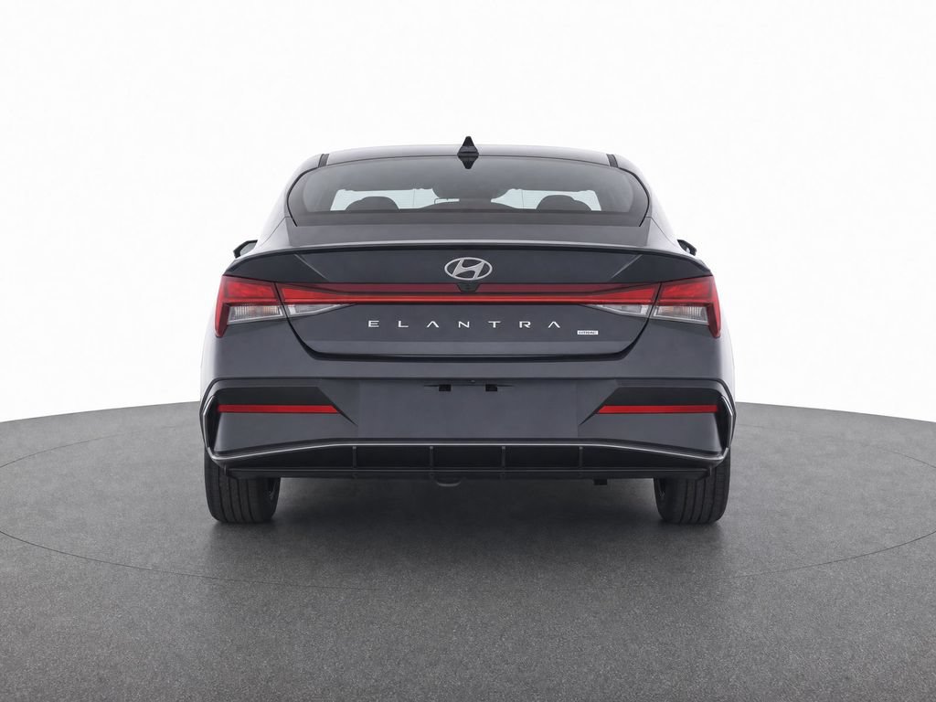 Used 2025 Hyundai Elantra Limited FWD image 7