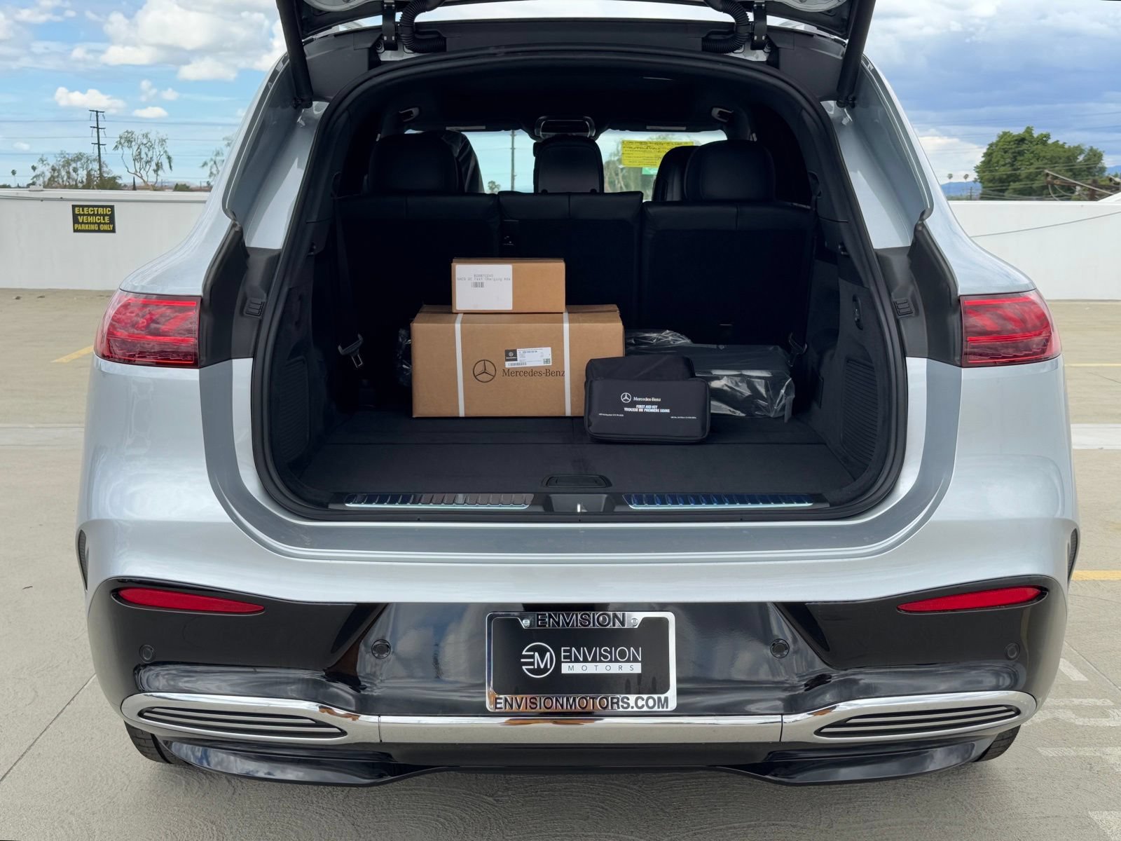 New 2026 Mercedes-Benz EQS 400 4MATIC SUV image 12
