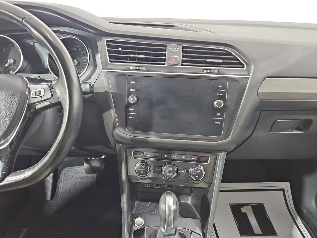Used 2018 Volkswagen Tiguan SE FWD image 17