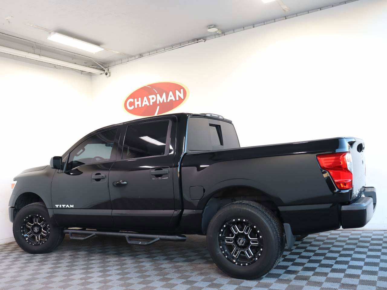 Used 2018 Nissan Titan S image 3