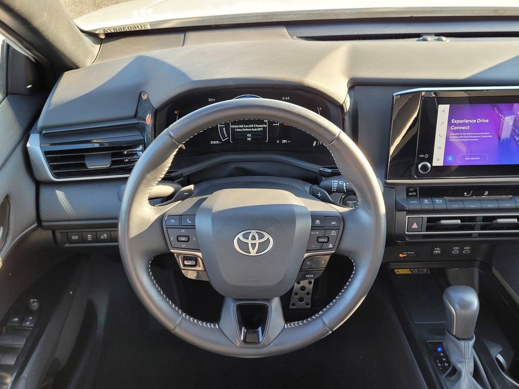 Used 2025 Toyota Camry SE image 11