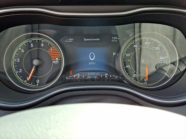 Used 2022 Jeep Cherokee Latitude Lux w/ Sun & Sound Group image 13