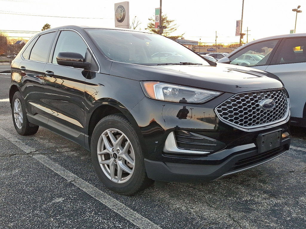 Used 2023 Ford Edge SEL image 3
