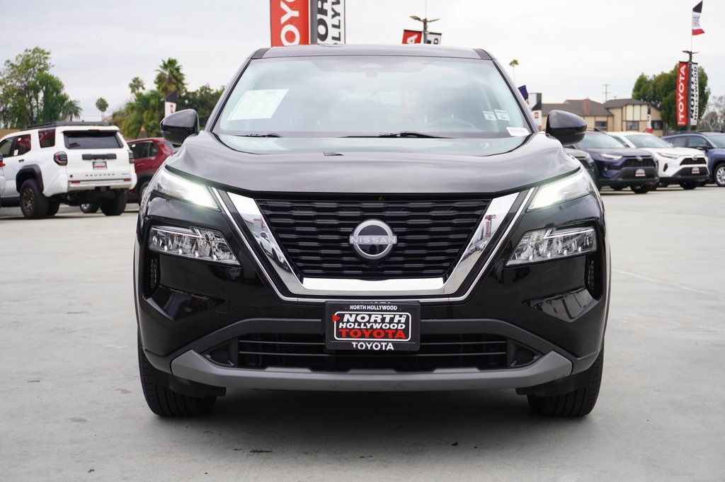 Used 2022 Nissan Rogue SV image 3