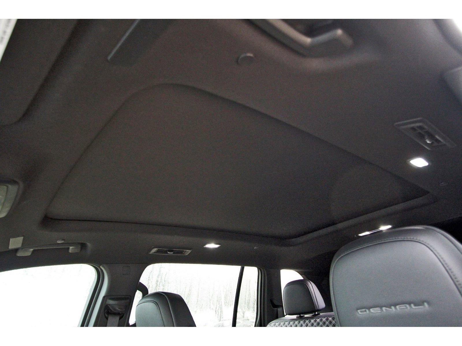 Used 2025 GMC Acadia Denali w/ Super Cruise Package FWD image 28