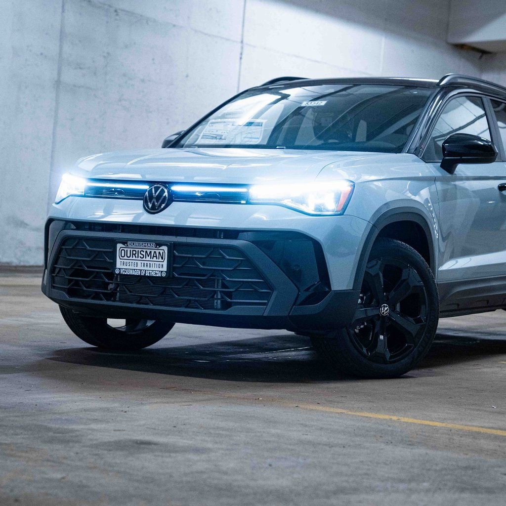 New 2026 Volkswagen Taos SE AWD/4WD image 2