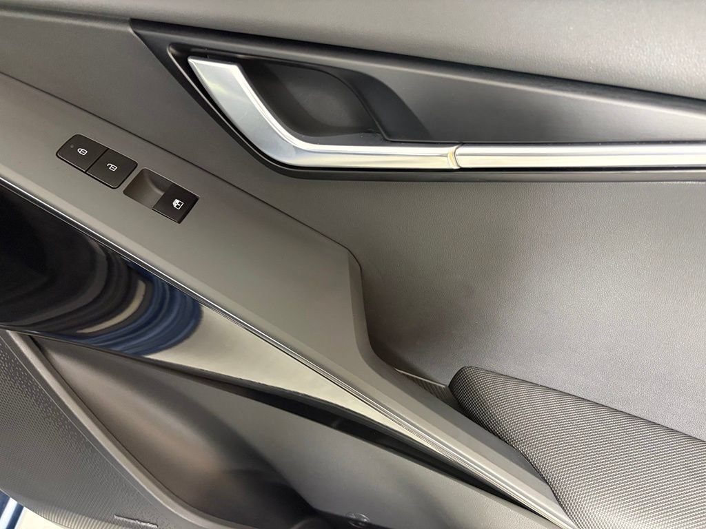 Used 2024 Kia Niro SX Touring FWD image 13