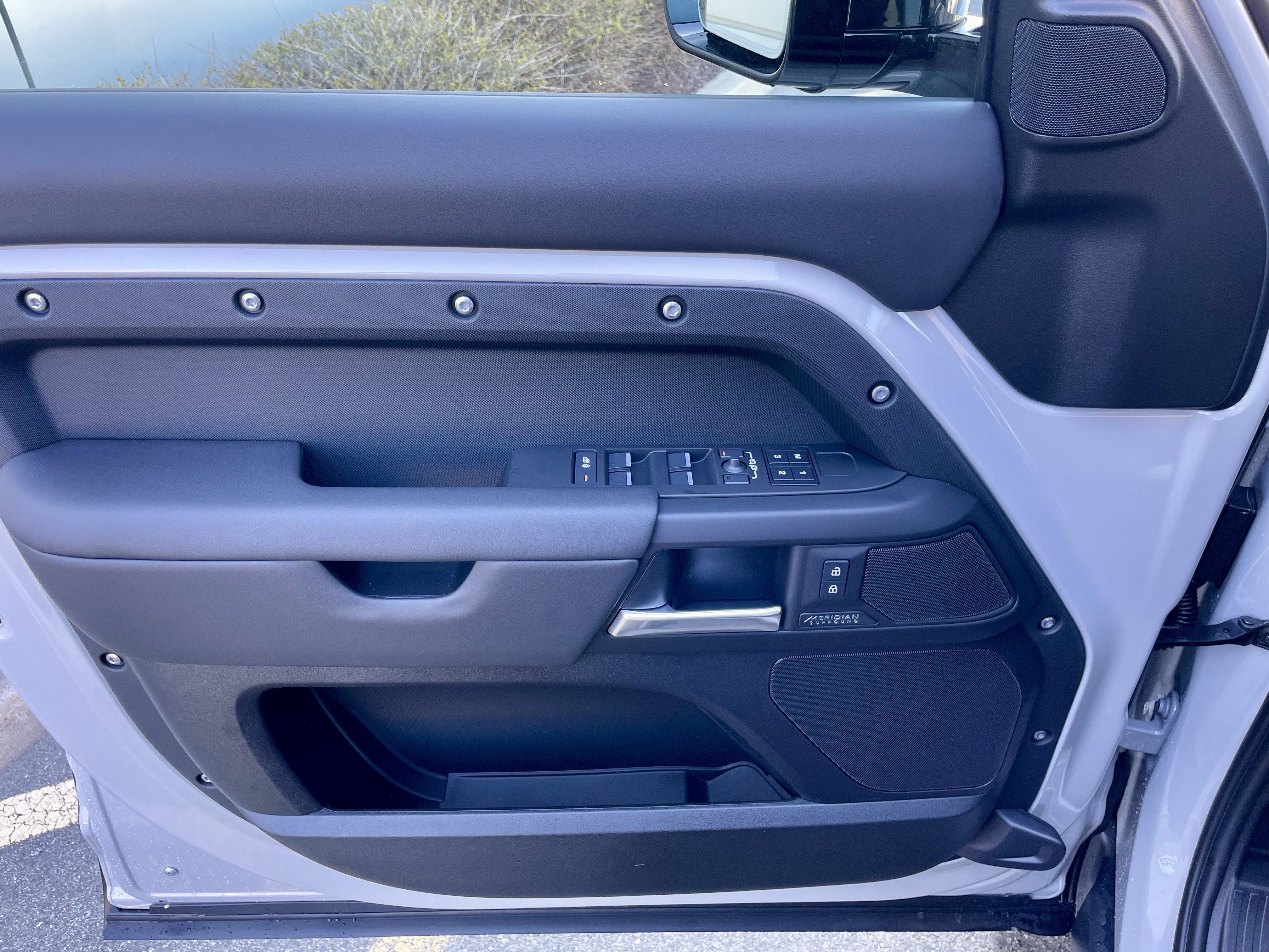 New 2026 Land Rover Defender 130 X-Dynamic SE image 12